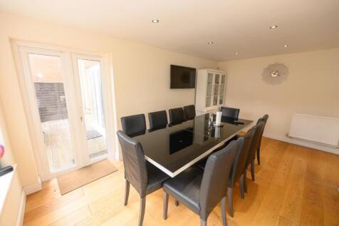 Dining room pic 2.jpg