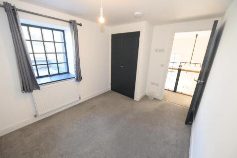 Bedroom 1 pic 2.jpg