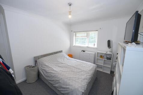 Bedroom 1 pic 2.jpg