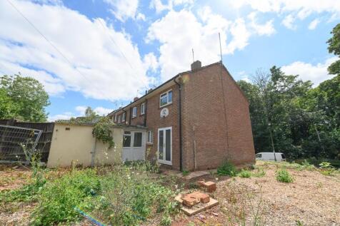 Side-rear garden.jpg