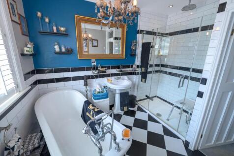 Bathroom.jpg