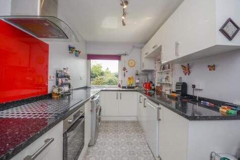 Kitchen pic 2.jpg