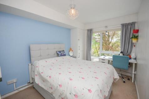 Bedroom 1.jpg