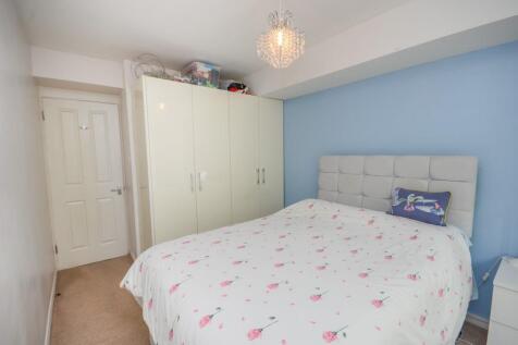 Bedroom 1 pic 2.jpg