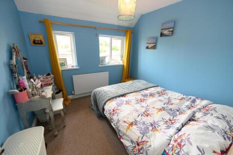 Bedroom 1.jpg