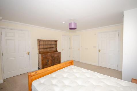 Bedroom one pic 2.jpg