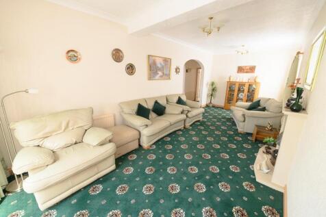 Living room pic 2.jpg