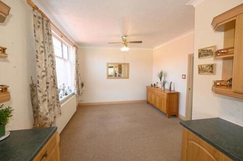 Dining area pic 2.jpg