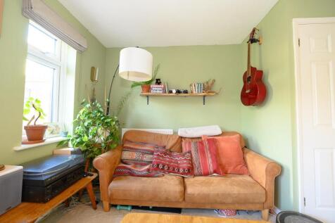 Lounge pic 4.jpg