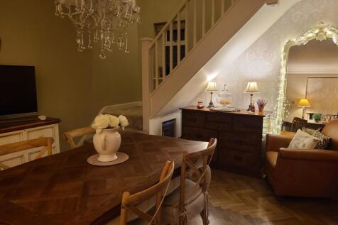 Dining room pic 2.jpg