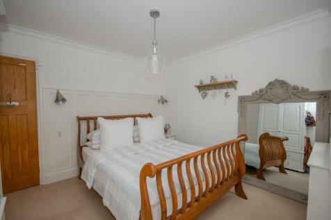 Bedroom one pic 2.jpg