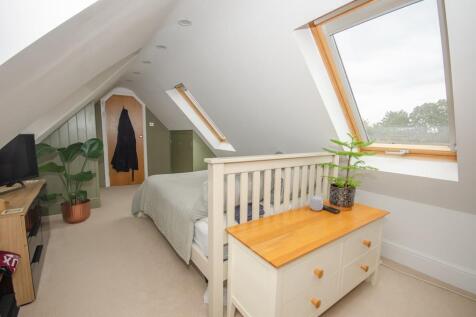 Bedroom three pic 2.jpg