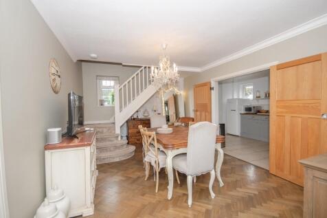 Dining room.jpg