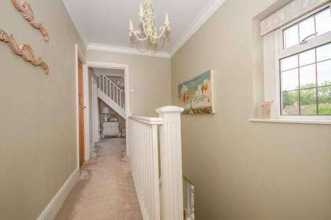 First floor landing pic 2.jpg