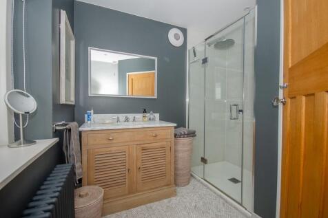 First floor shower room.jpg