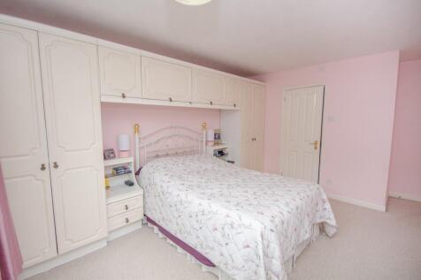 Bedroom one pic 2.jpg