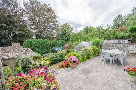 Rear garden pic 3.jpg
