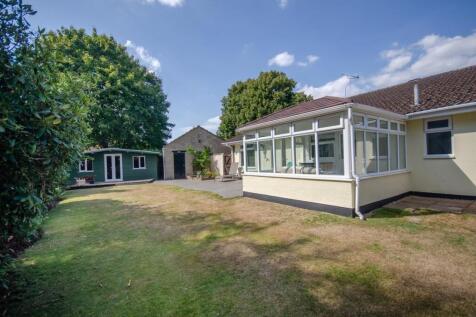 Rear garden pic 2.jpg