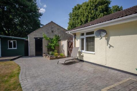 Rear garden pic 3.jpg