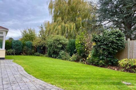 Rear garden pic 2..jpg