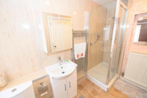 GF shower room.jpg