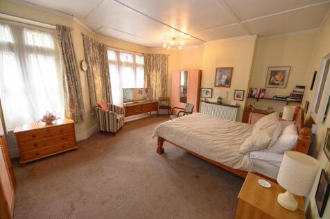 Bedroom 1.jpg