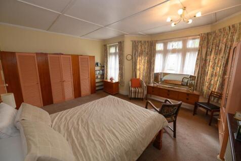 Bedroom 1 pic 2.jpg