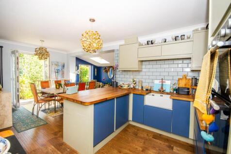 Kitchen pic 2.jpg