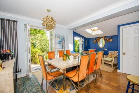 Dining area pic 2.jpg