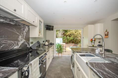 Kitchen pic 2.jpg