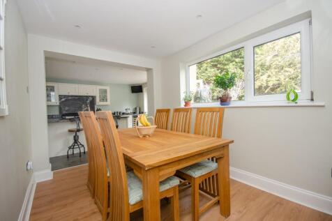 Dining area pic 2.jpg