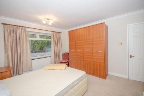 Bedroom two pic 2.jpg