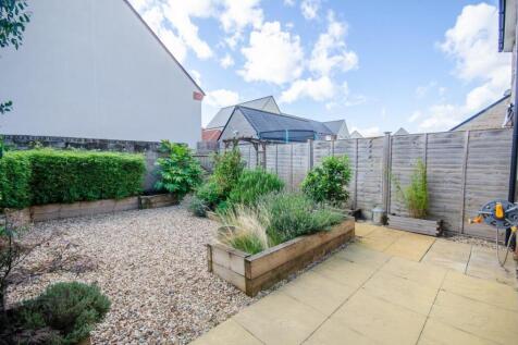 Rear garden pic 2.jpg