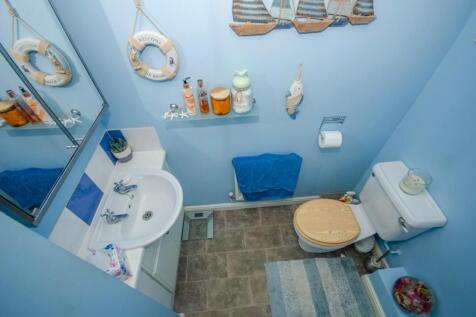 En-suite shower room.jpg