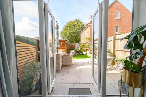 Rear garden pic 2.jpg