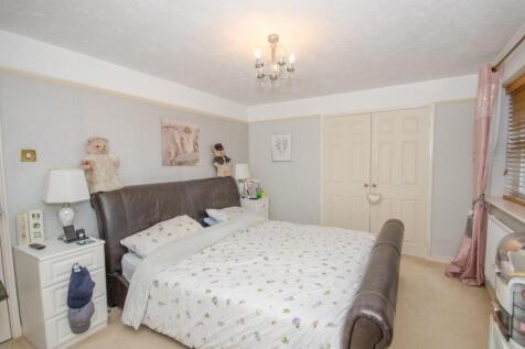 Bedroom one pic 2.jpg