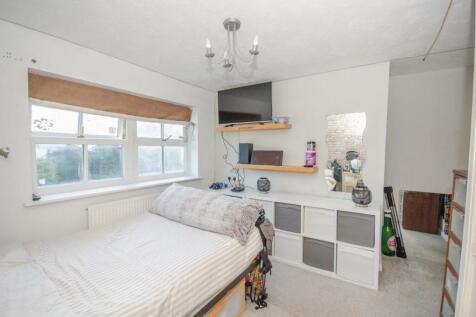 Bedroom two pic 2.jpg