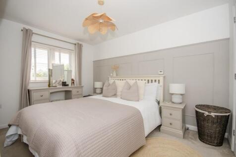 Bedroom 1.jpg