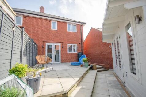 Rear garden pic 2.jpg