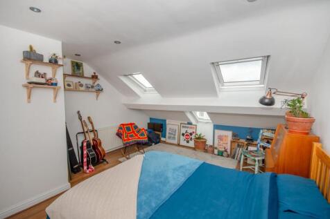 Bedroom 1.jpg