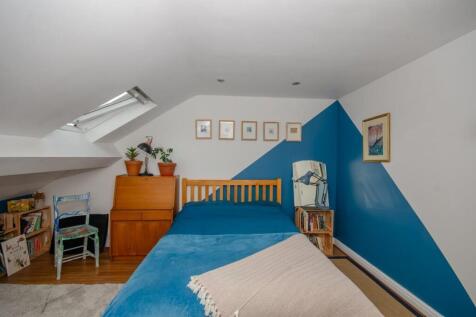 Bedroom 1 pic 2.jpg
