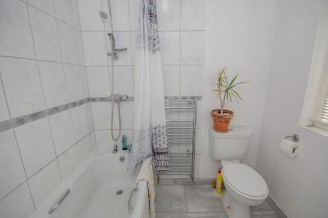 Bathroom 2.jpg