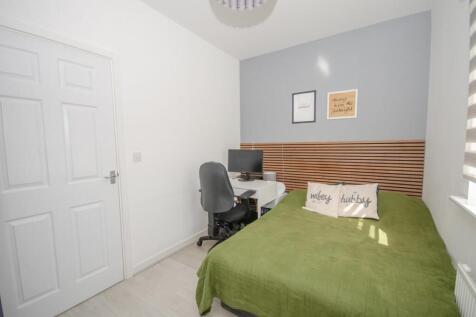 Bedroom 1.jpg