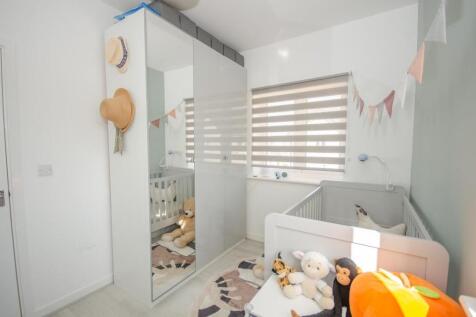 Bedroom 1 pic 2.jpg