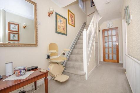 Entrance hall pic 2.jpg
