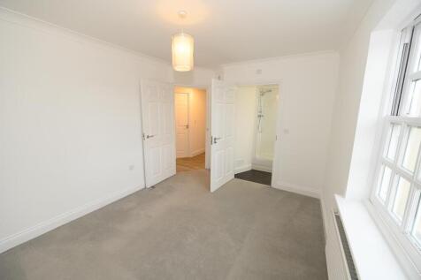 Bedroom 1 pic .jpg