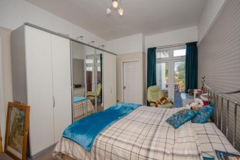 Bedroom 1.jpg