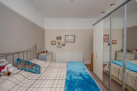 Bedroom 1 pic 2.jpg