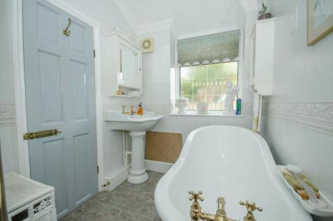 Bathroom.jpg