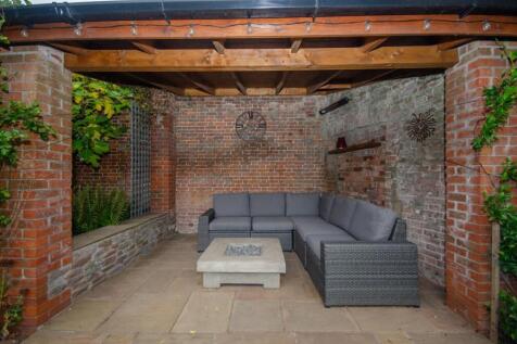 outdoor snug.jpg